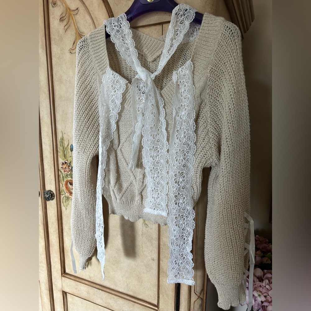 NWT cropped sweater lace details